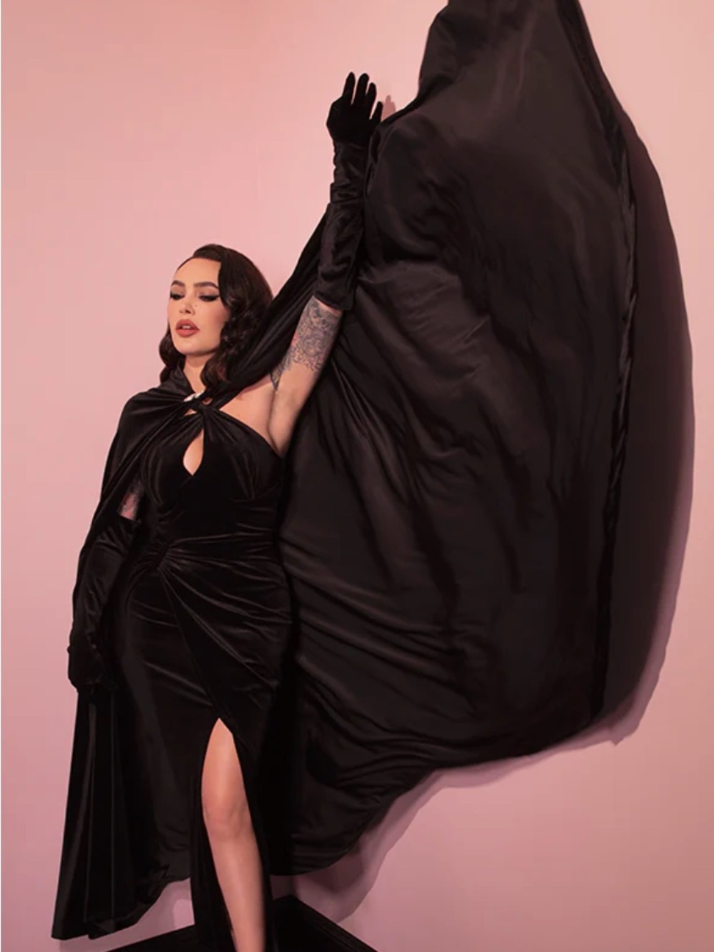 NWT Voodoo Vixen Golden Era Black Velvet Cape